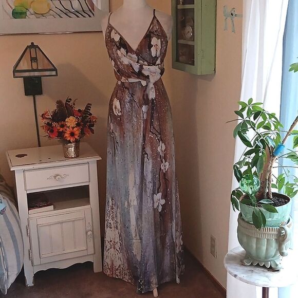 Made With ❤️  Maxi Dress - Picture 3 of 13